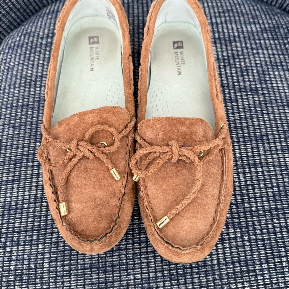 White Mountain ‘Surf’ Suede Moccasins - Picture 8 of 11